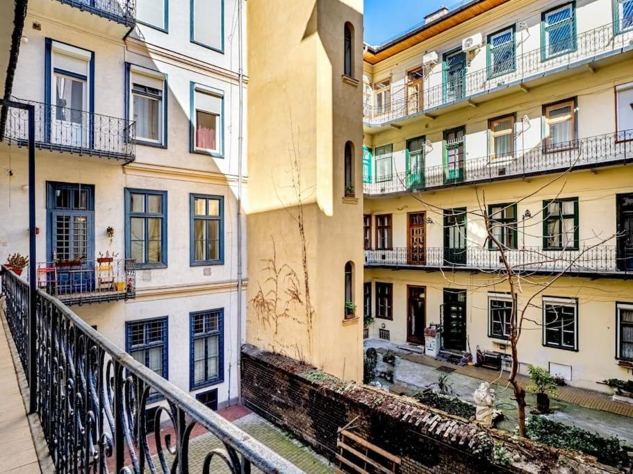 Sunshine Apartment - With Garage Budapeste Exterior foto